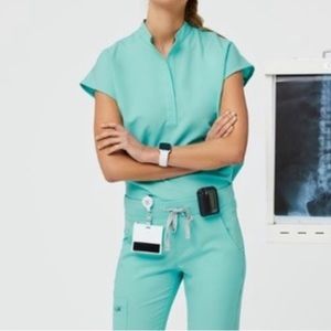 Figs Rafaela Scrub Top Fresh Aqua